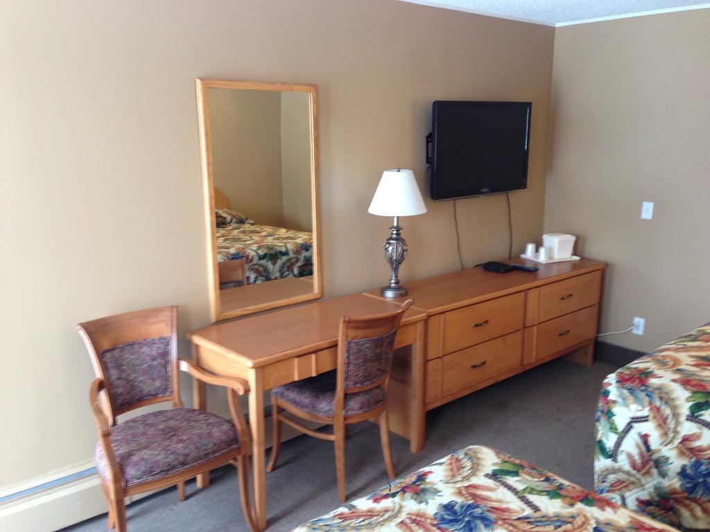 Travelodge By Wyndham Moose Jaw Buitenkant foto